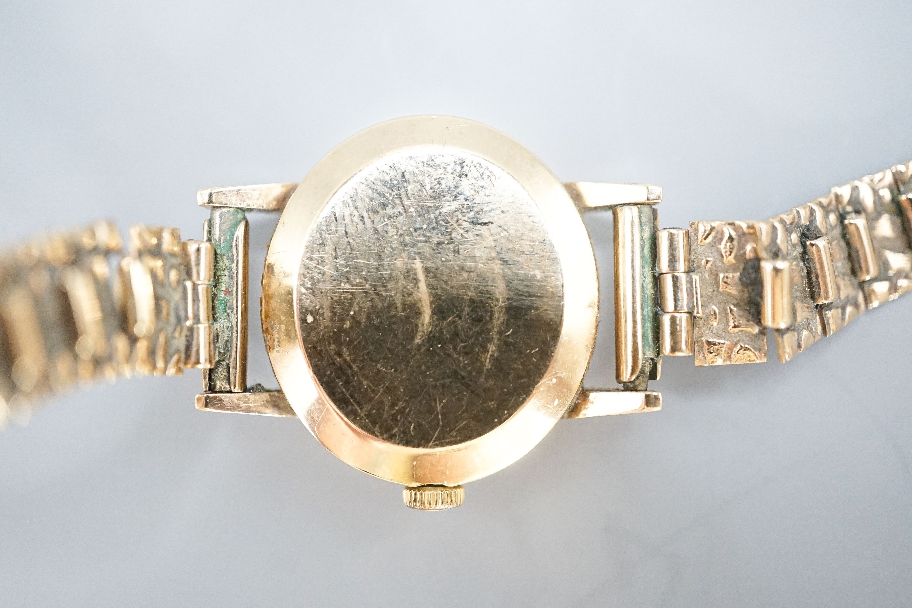 A lady's 1970's 9ct gold Omega manual wind wrist watch, on a 9ct gold bracelet, overall 18.5cm